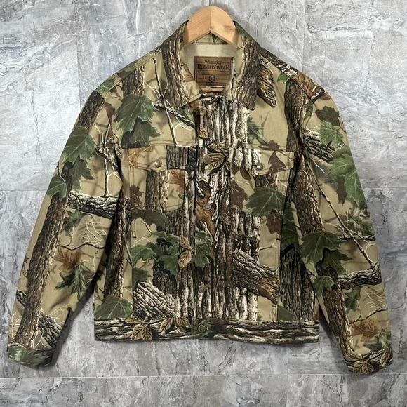 Wrangler Other - Wrangler Men's M Vintage Denim RealTree Camo Hunting Trucker Jean Jacket outdoor